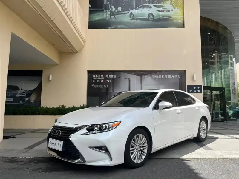 Lexus ES, 2016