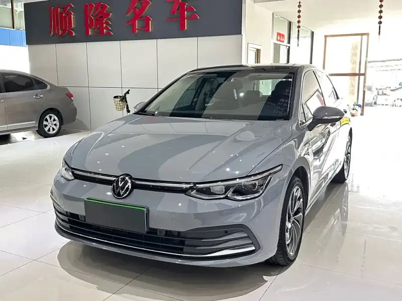 Volkswagen Golf, 2024