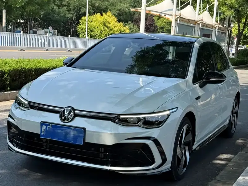 Volkswagen Golf, 2024