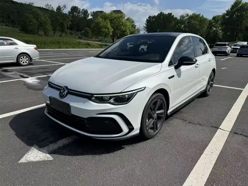 Volkswagen Golf, 2023