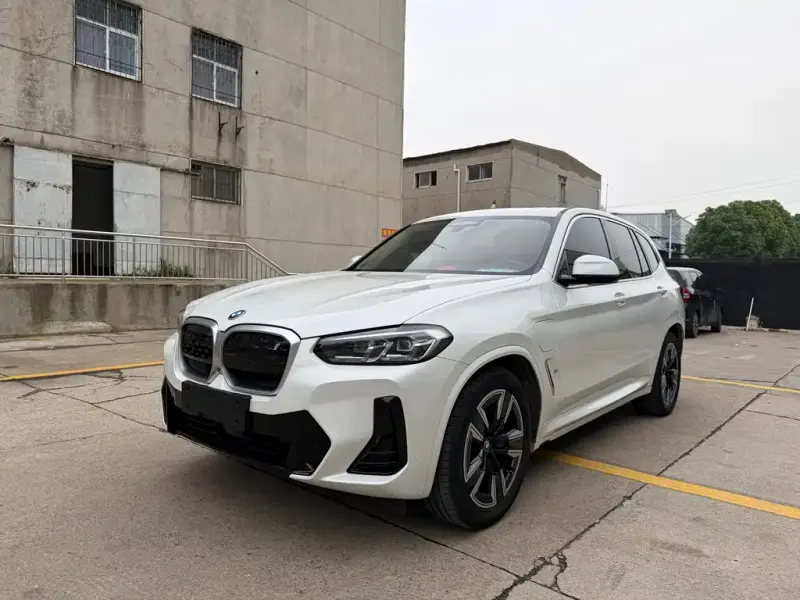 BMW iX3, 2023
