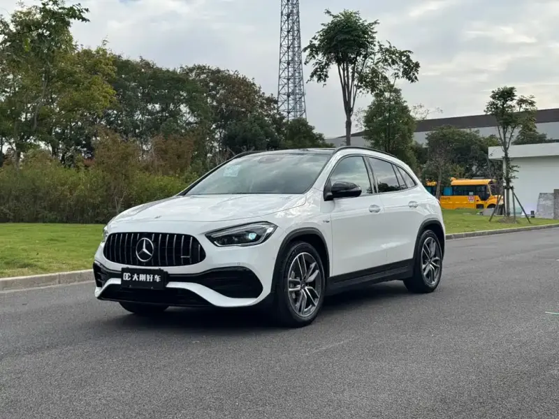 Mercedes-Benz GLA AMG, 2021