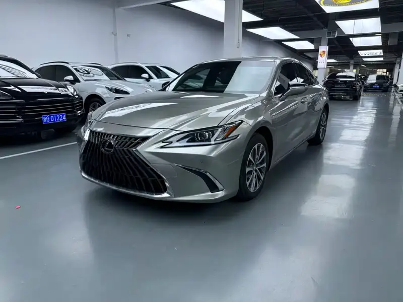 Lexus ES, 2024