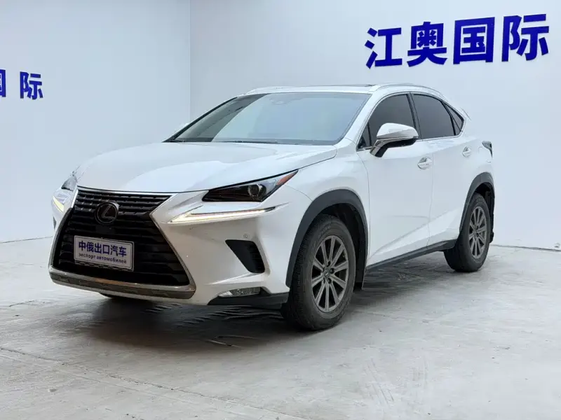 Lexus NX, 2021