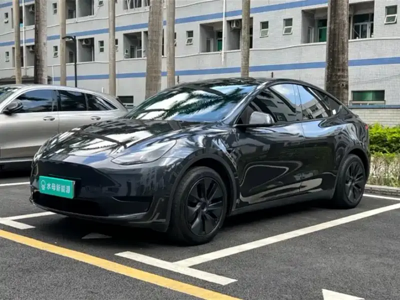 Tesla Model Y, 2024