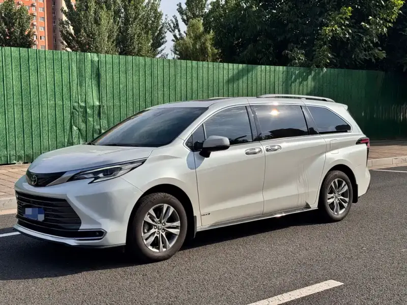 Toyota Sienna, 2025