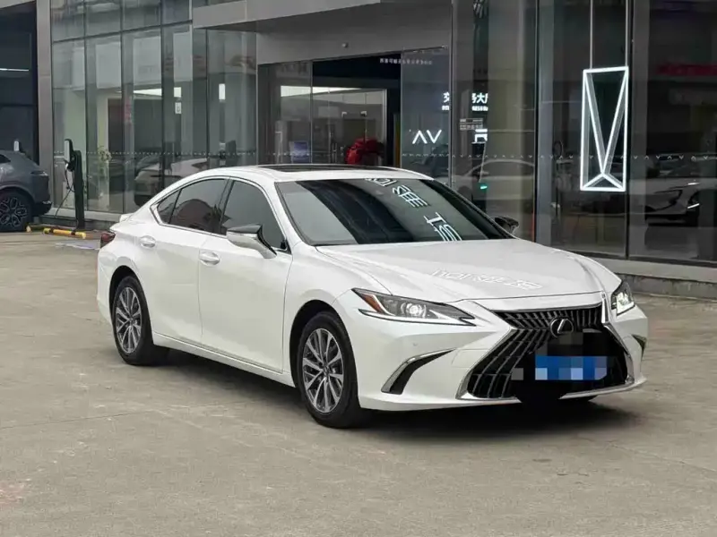 Lexus ES, 2024