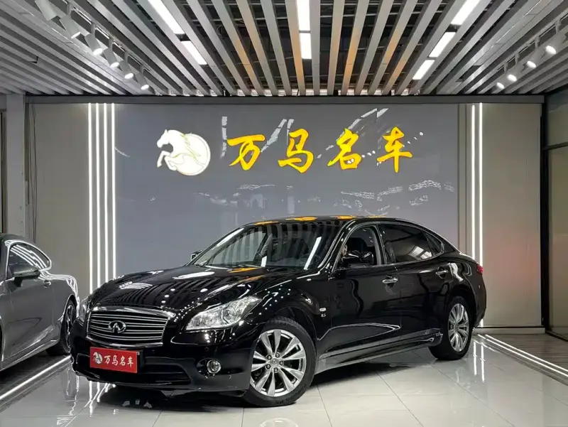 Infiniti Q70, 2013