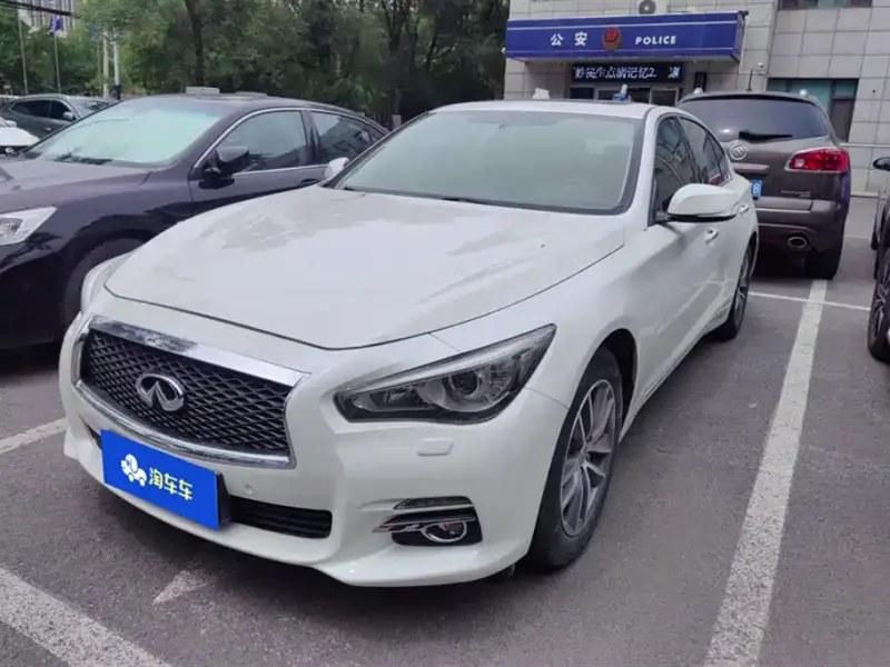 Infiniti Q50L, 2015
