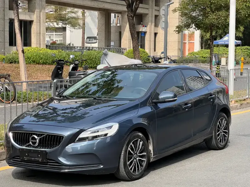 Volvo V40, 2018