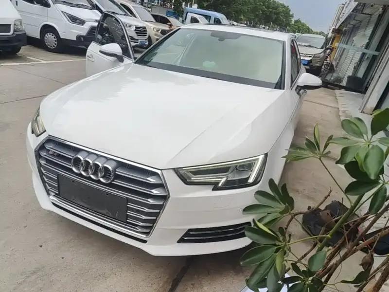 Audi A4L, 2017