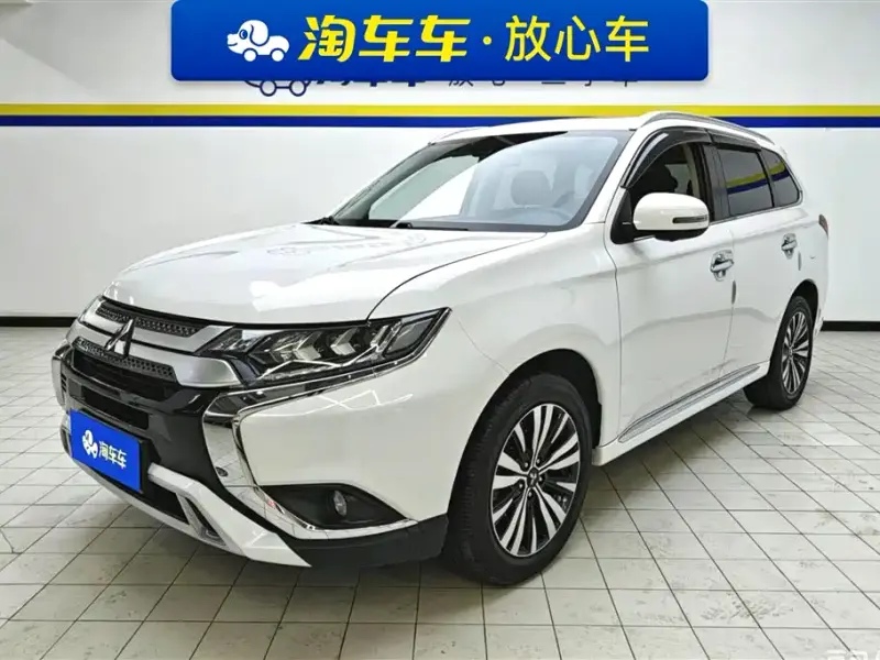 Mitsubishi Outlander, 2022