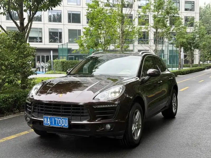 Porsche Macan, 2015