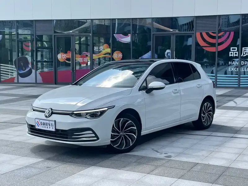 Volkswagen Golf, 2023