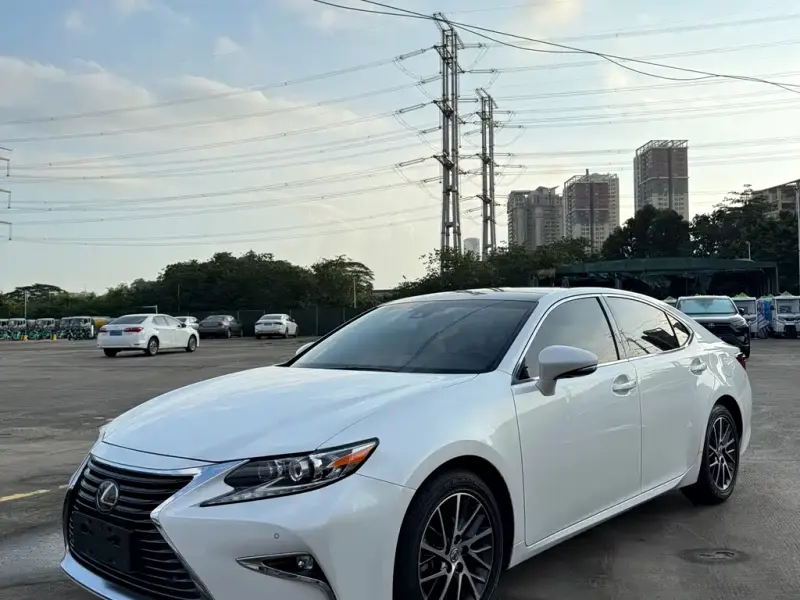 Lexus ES, 2016