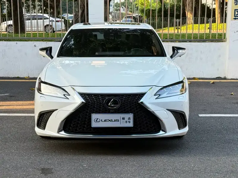 Lexus ES, 2019
