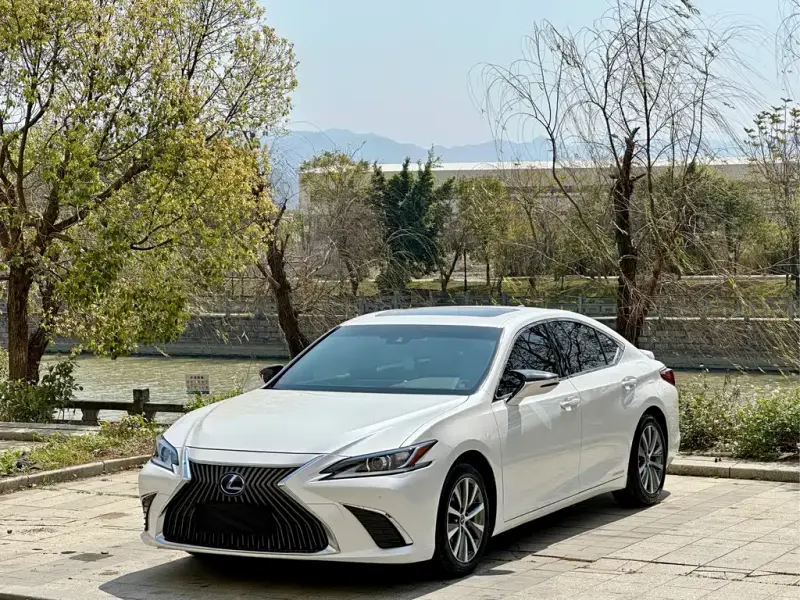 Lexus ES, 2020