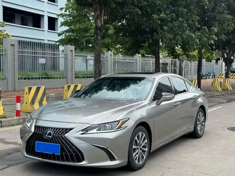 Lexus ES, 2022