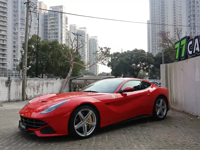 Ferrari F12berlinetta, 2015