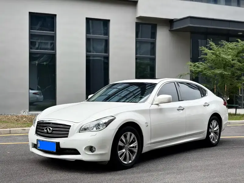 Infiniti Q70, 2015