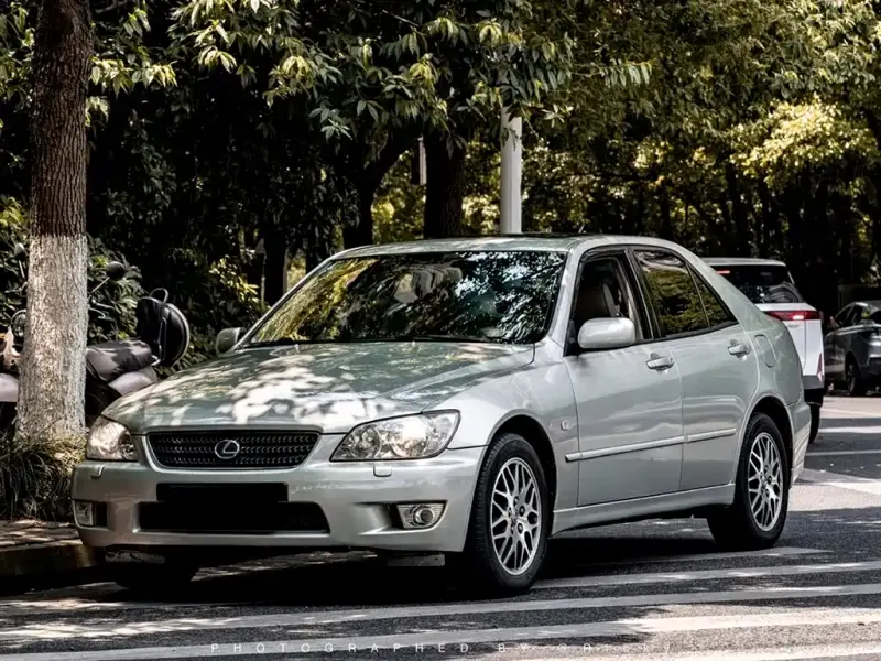 Lexus IS, 2003