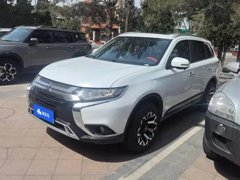 Mitsubishi Outlander, 2020