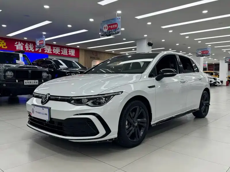 Volkswagen Golf, 2022