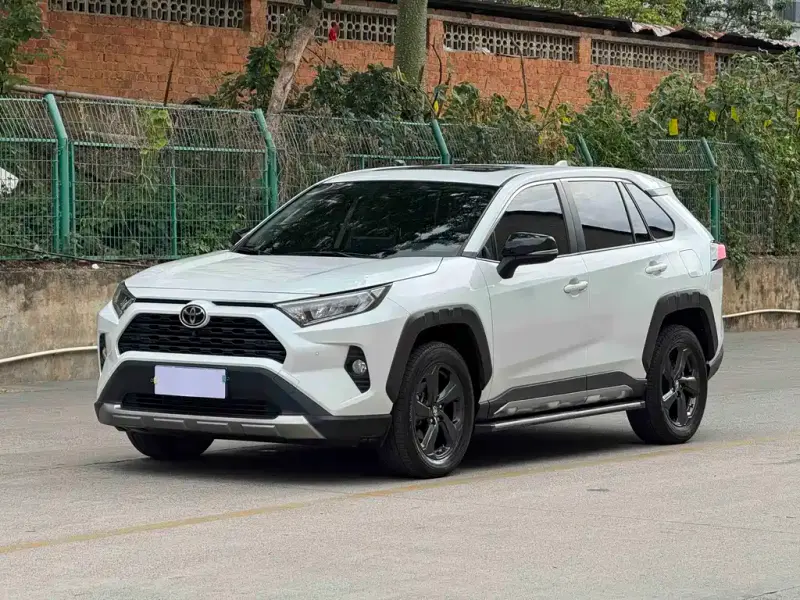 Toyota RAV4, 2023
