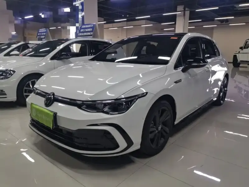 Volkswagen Golf, 2024