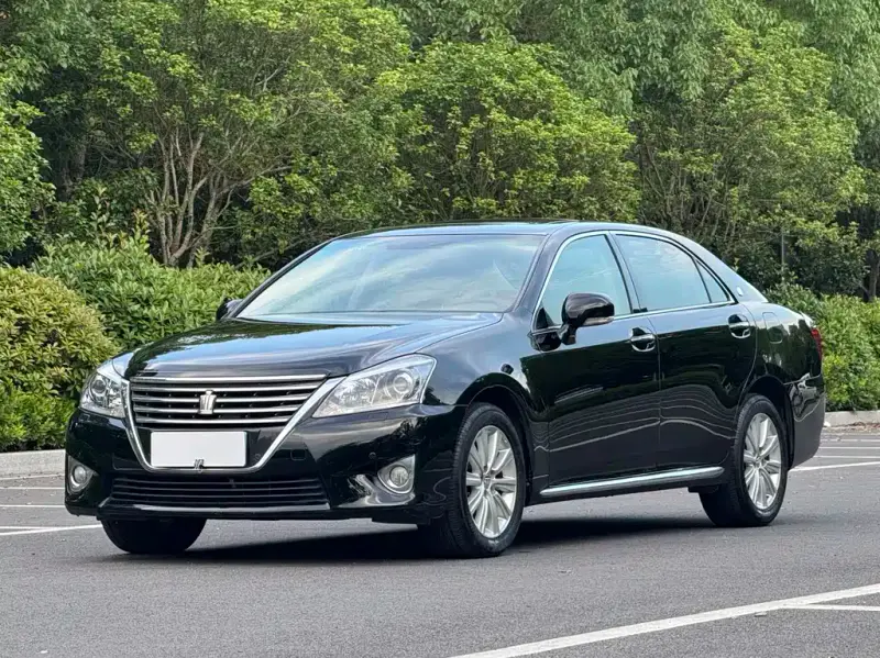 Toyota Crown, 2015