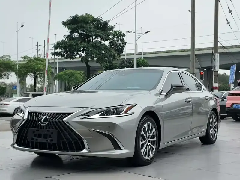 Lexus ES, 2022