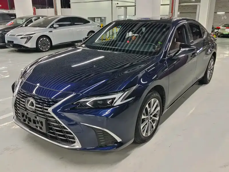Lexus ES, 2025