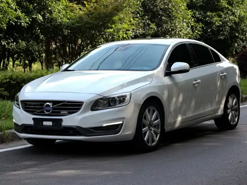 Volvo S60 PHEV, 2015