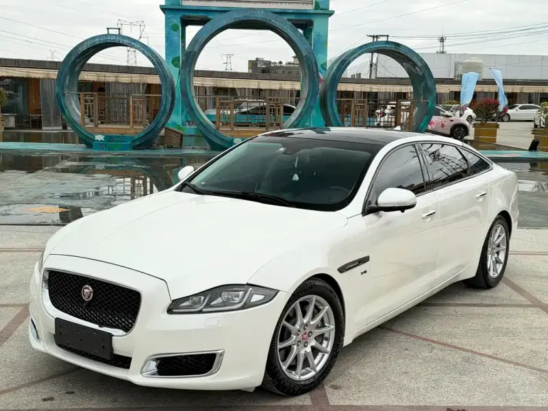 Jaguar XJ, 2015
