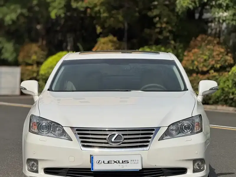 Lexus ES, 2010