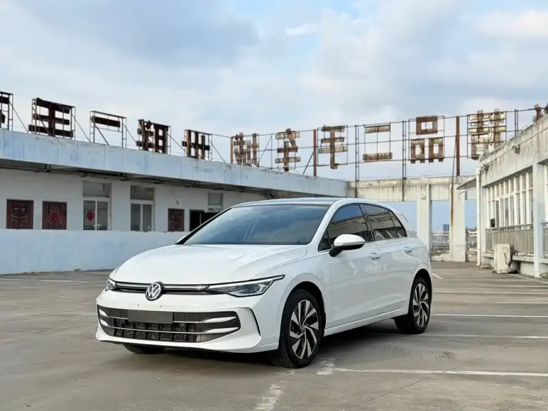 Volkswagen Golf, 2025