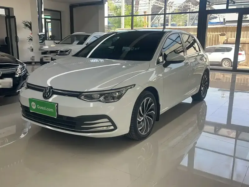Volkswagen Golf, 2022