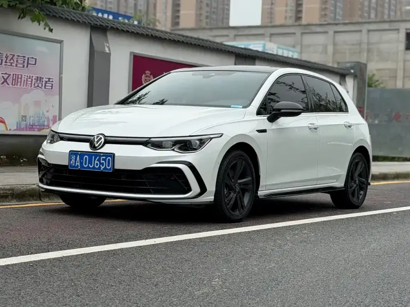 Volkswagen Golf, 2022