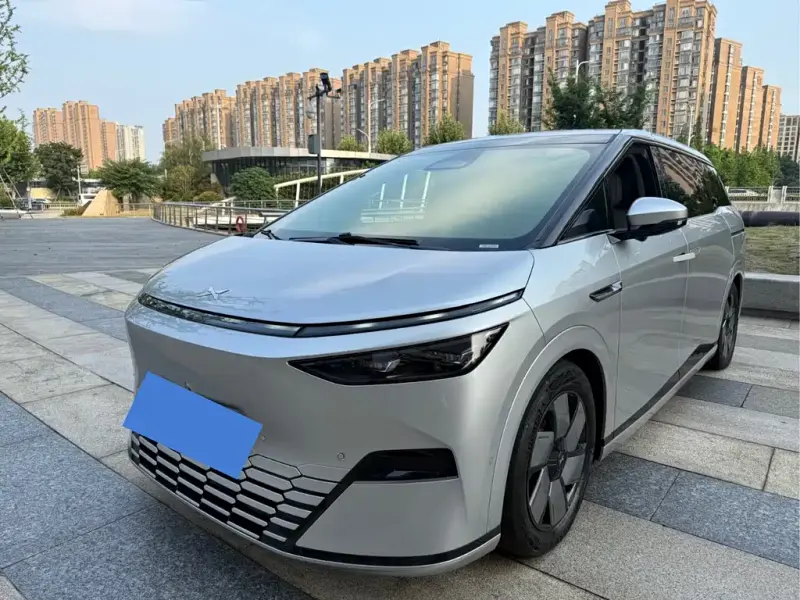 XPeng X9, 2024