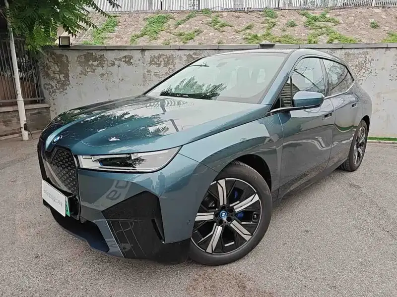 BMW iX, 2025