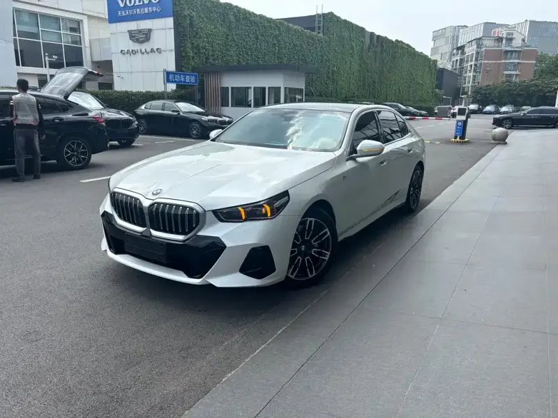 BMW 5 Series, 2025
