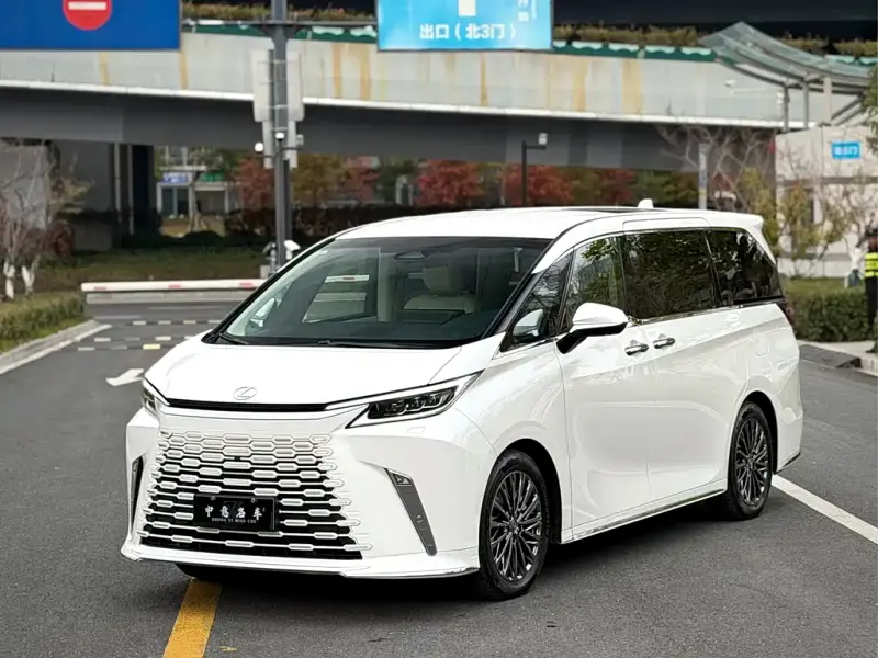 Lexus LM, 2024
