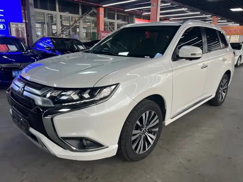Mitsubishi Outlander, 2021