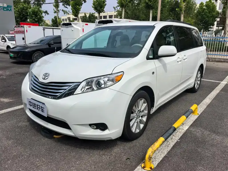 Toyota Sienna, 2013
