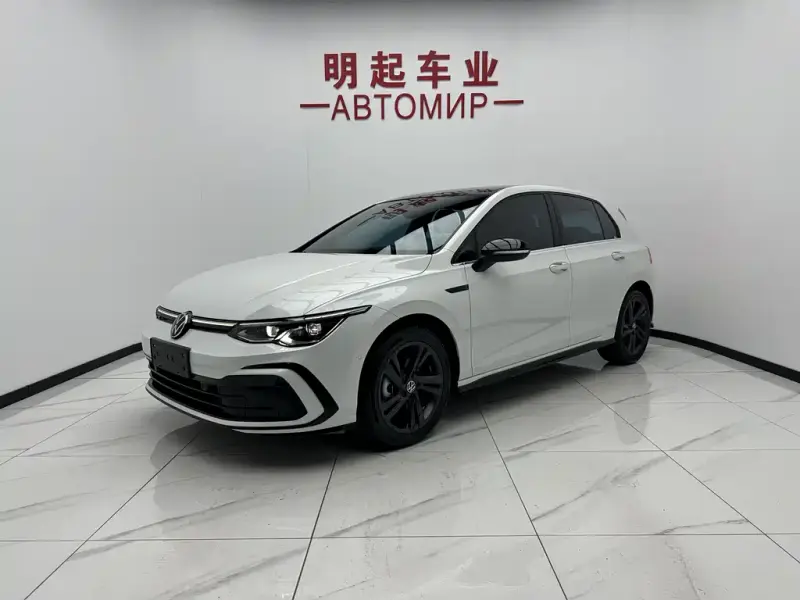 Volkswagen Golf, 2024