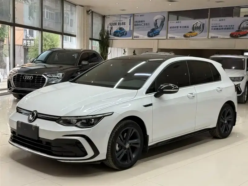 Volkswagen Golf, 2023