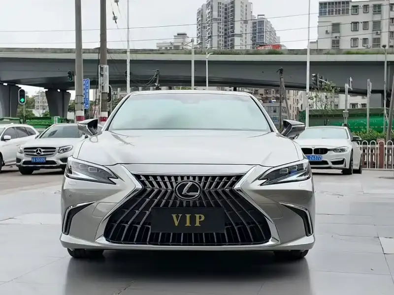 Lexus ES, 2022
