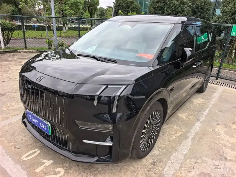 Zeekr 009, 2023