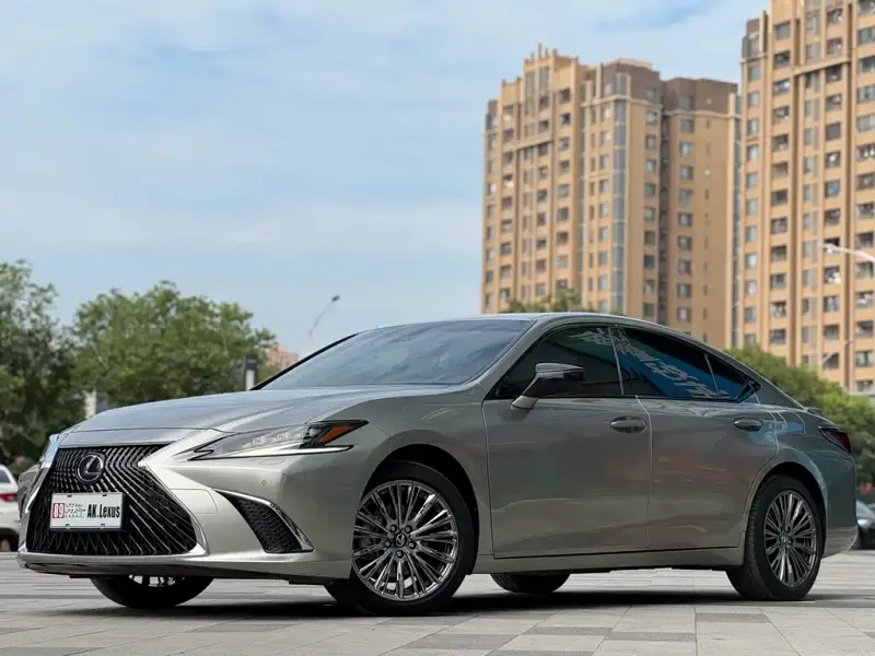 Lexus ES, 2022