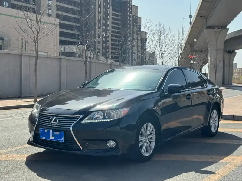 Lexus ES, 2013